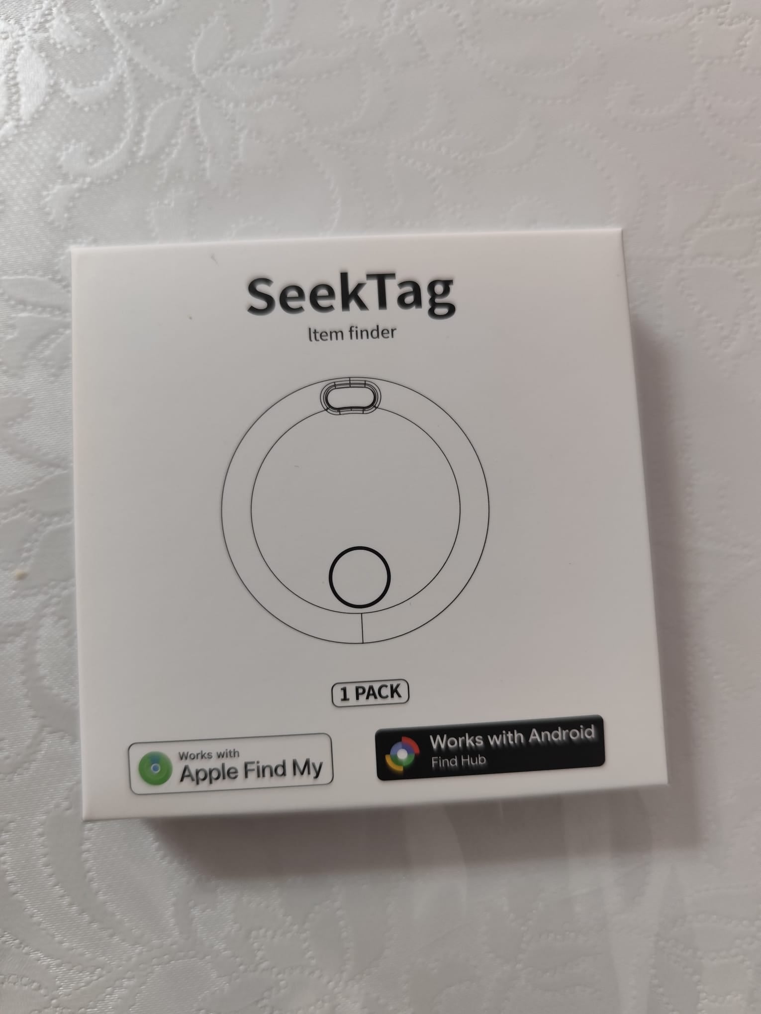 Montre connectée pour enfants Kidcare-Watch TrackSecur Seek Tag, écran lumineux et bracelet coloré pour suivi sécurisé.