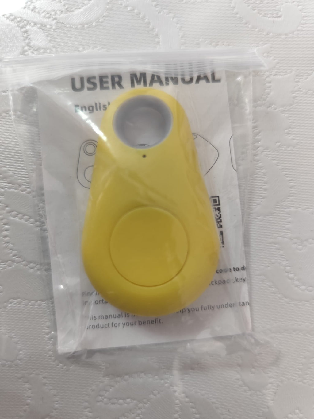 Montre connectée pour enfant Kidcare-Watch TrackSecur Go affichée avec écran et bracelet en silicone, conçue pour la sécurité des enfants.