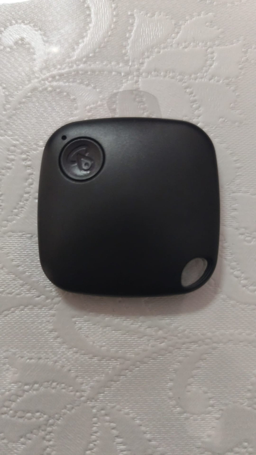 Montre connectée pour enfant Kidcare-Watch TraceO (X Tag) avec écran tactile et bracelet en silicone, vue de face.