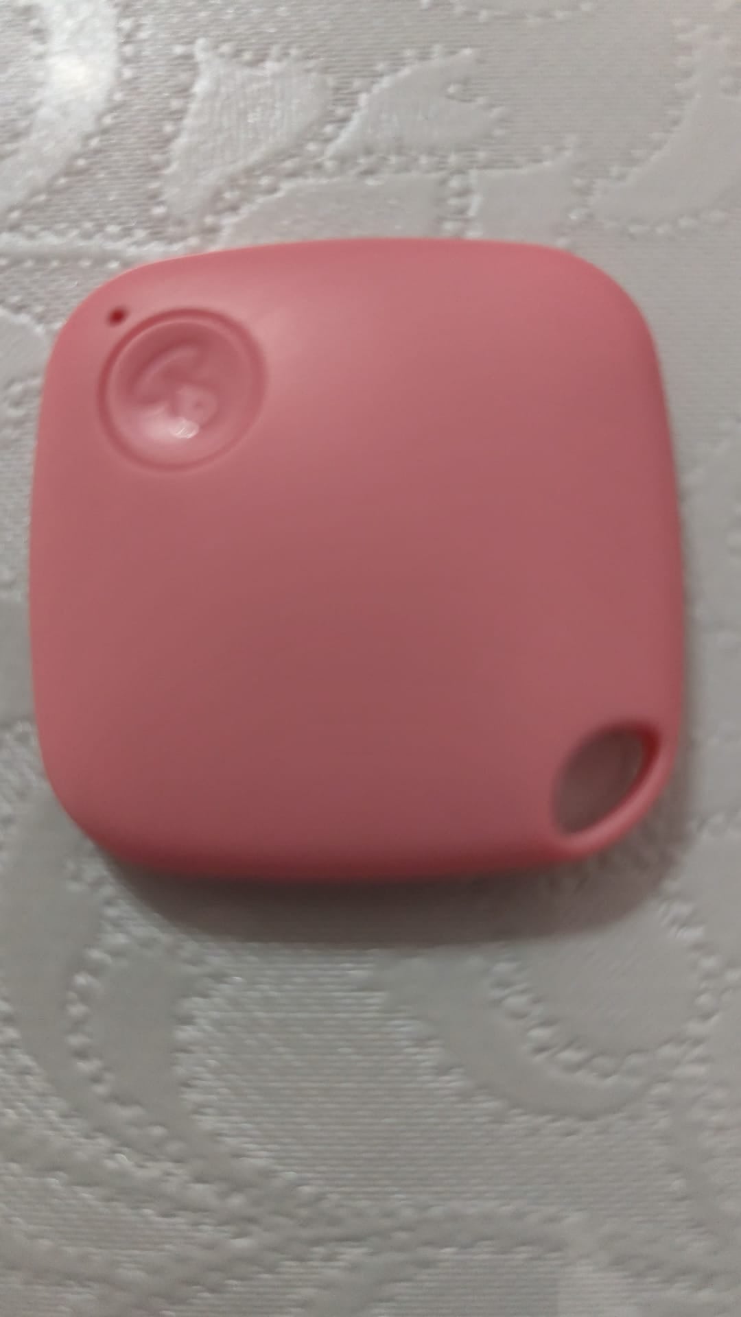 Montre connectée pour enfant Kidcare-Watch TraceO (X Tag) avec écran et bracelet coloré, conçue pour la sécurité et la communication.